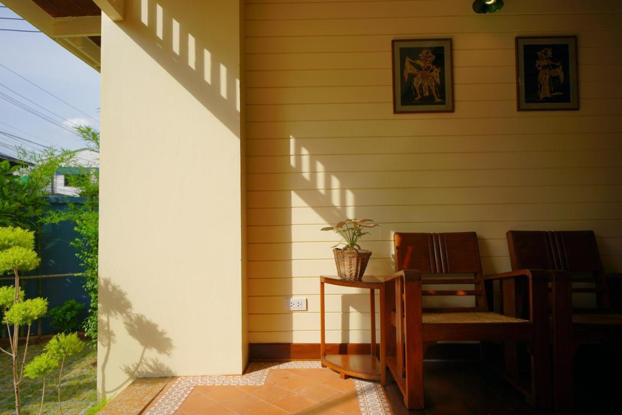 Priya Boutique House Bed & Breakfast Bangkok Exterior photo