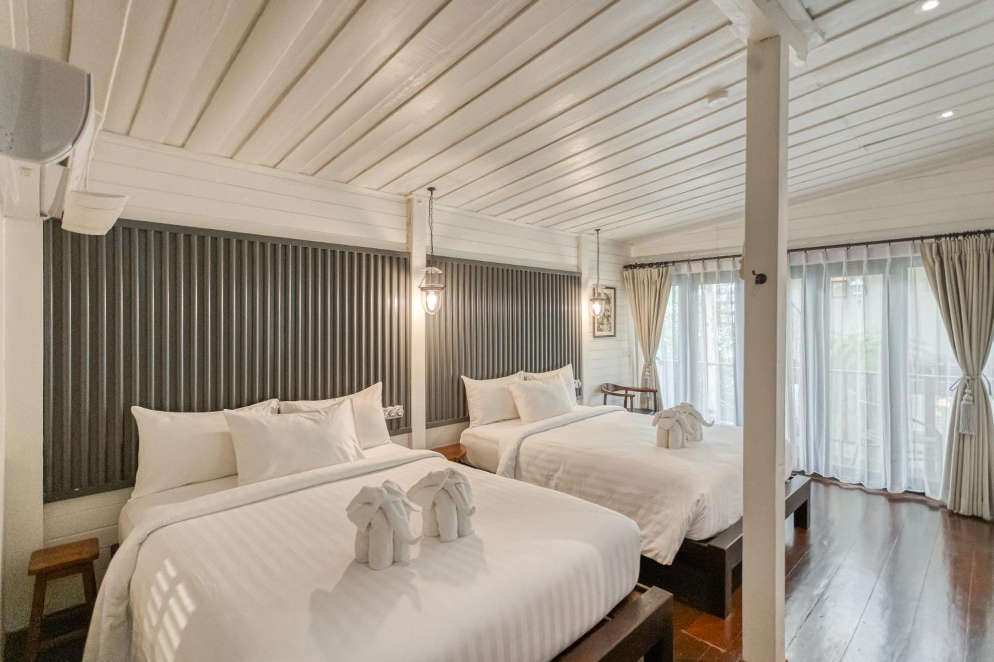 Priya Boutique House Bed & Breakfast Bangkok Exterior photo