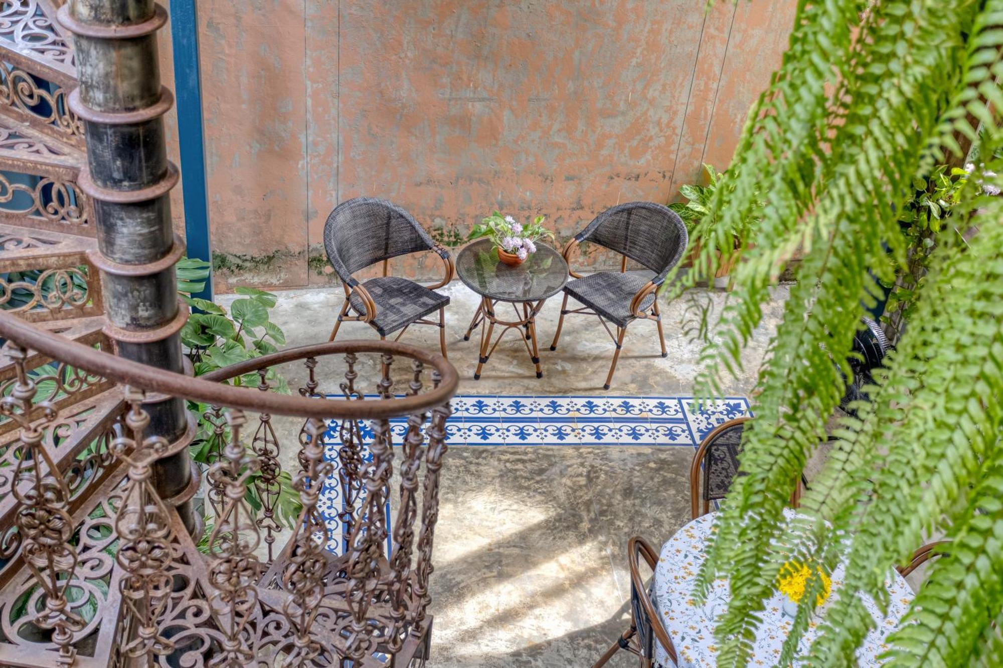 Priya Boutique House Bed & Breakfast Bangkok Exterior photo
