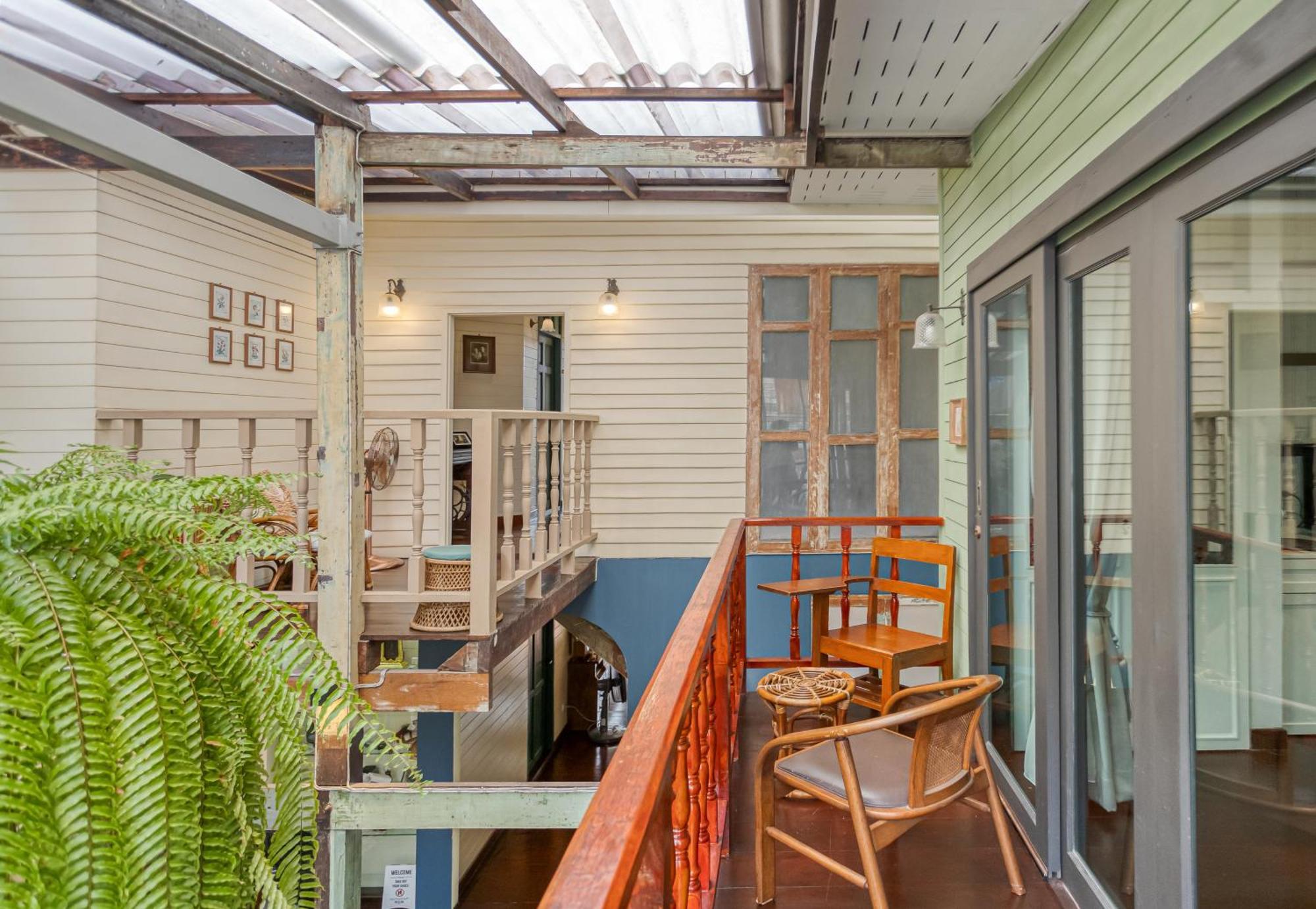Priya Boutique House Bed & Breakfast Bangkok Exterior photo