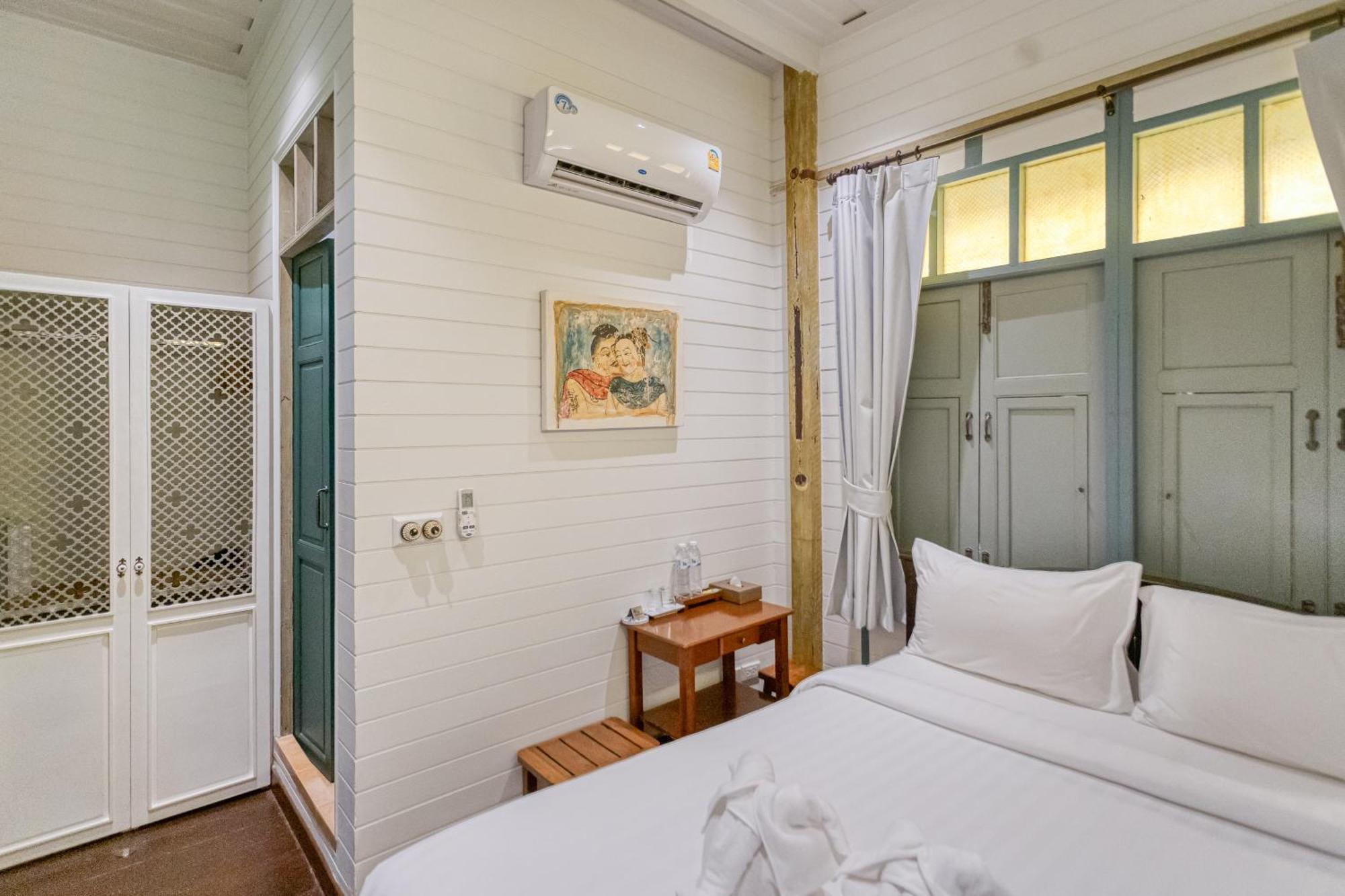 Priya Boutique House Bed & Breakfast Bangkok Exterior photo