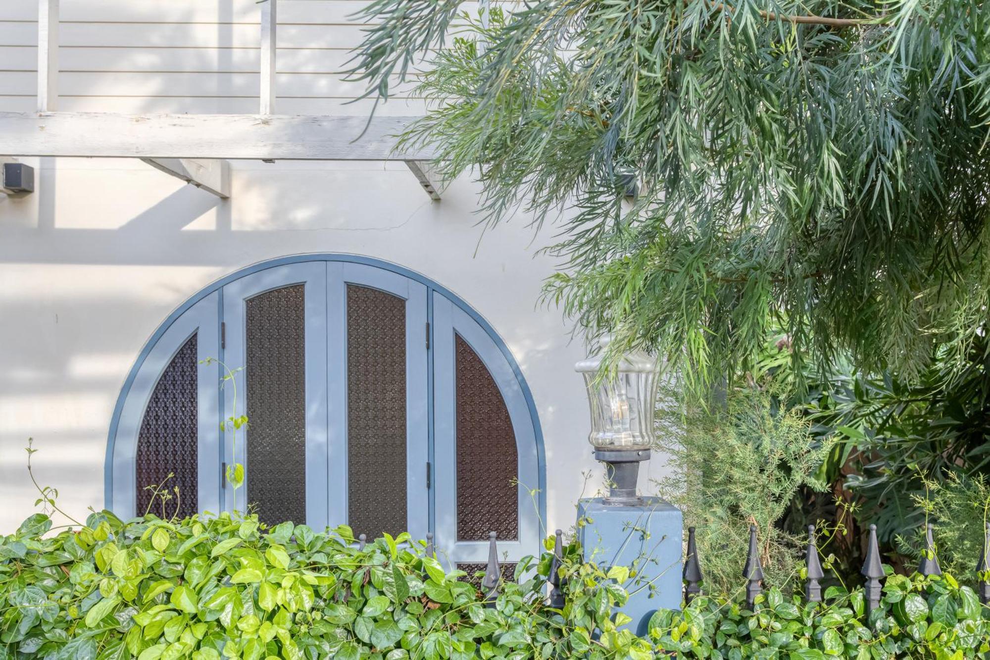 Priya Boutique House Bed & Breakfast Bangkok Exterior photo