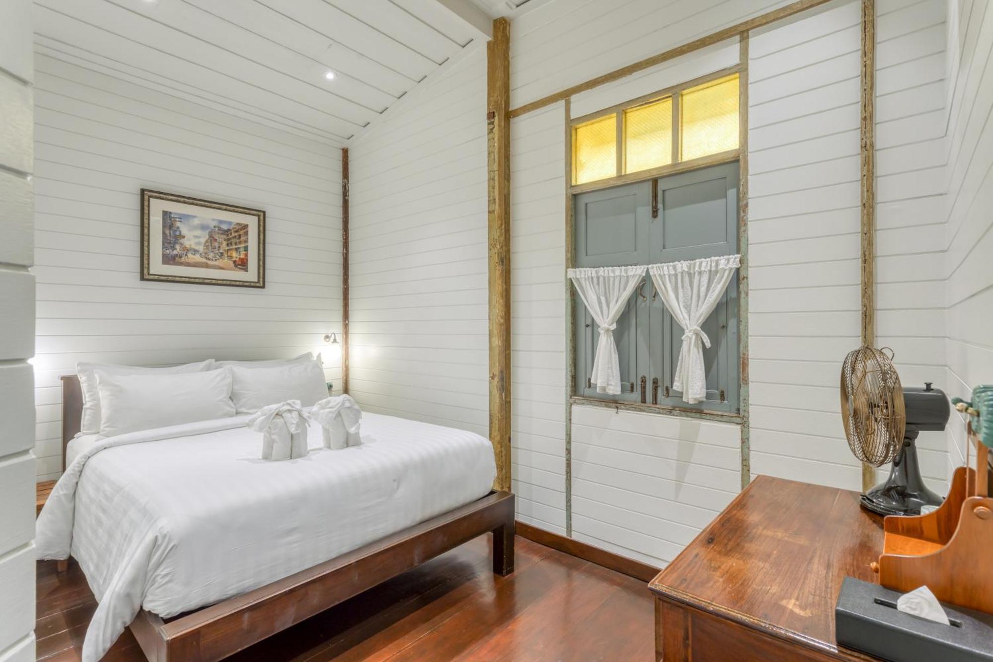 Priya Boutique House Bed & Breakfast Bangkok Exterior photo