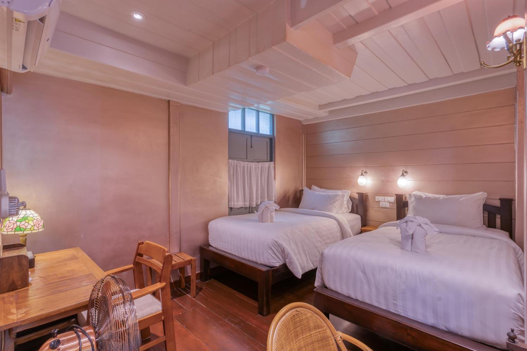 Priya Boutique House Bed & Breakfast Bangkok Exterior photo