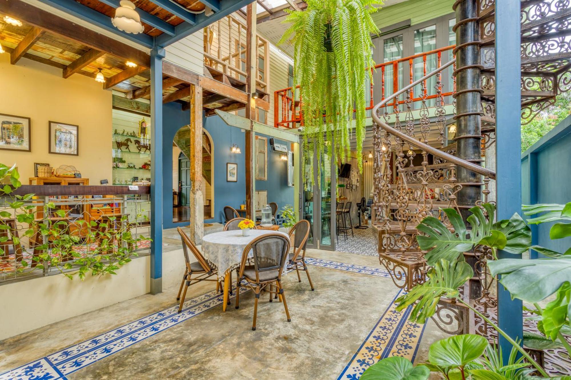 Priya Boutique House Bed & Breakfast Bangkok Exterior photo