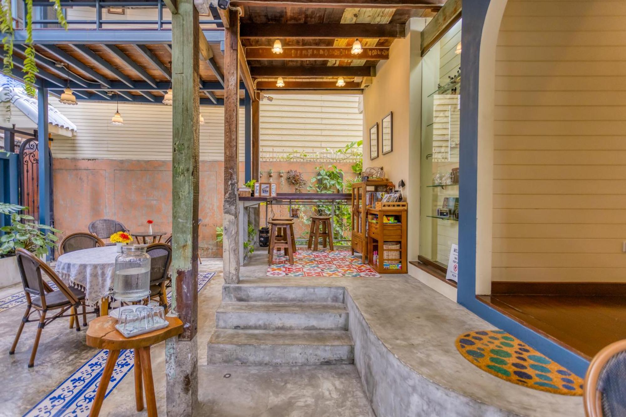 Priya Boutique House Bed & Breakfast Bangkok Exterior photo