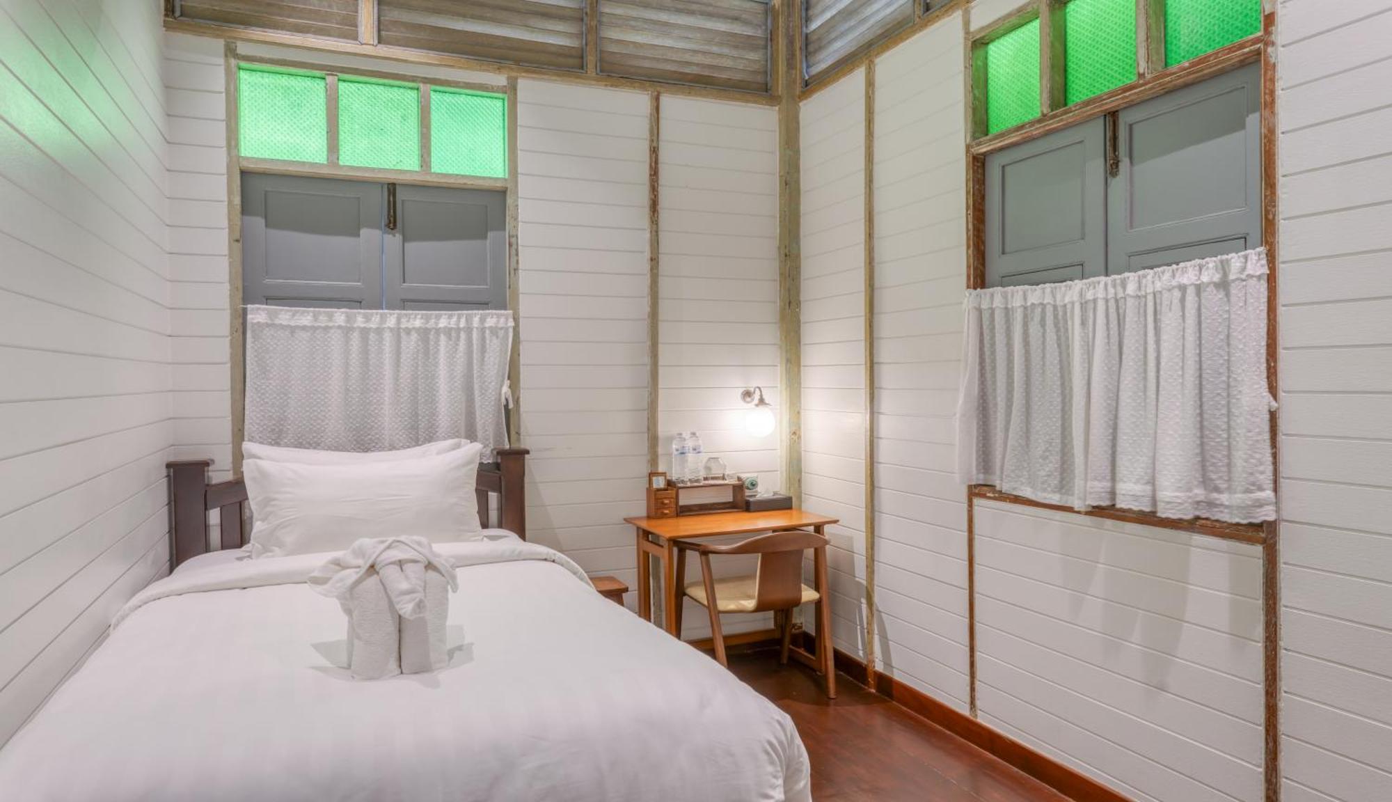 Priya Boutique House Bed & Breakfast Bangkok Exterior photo