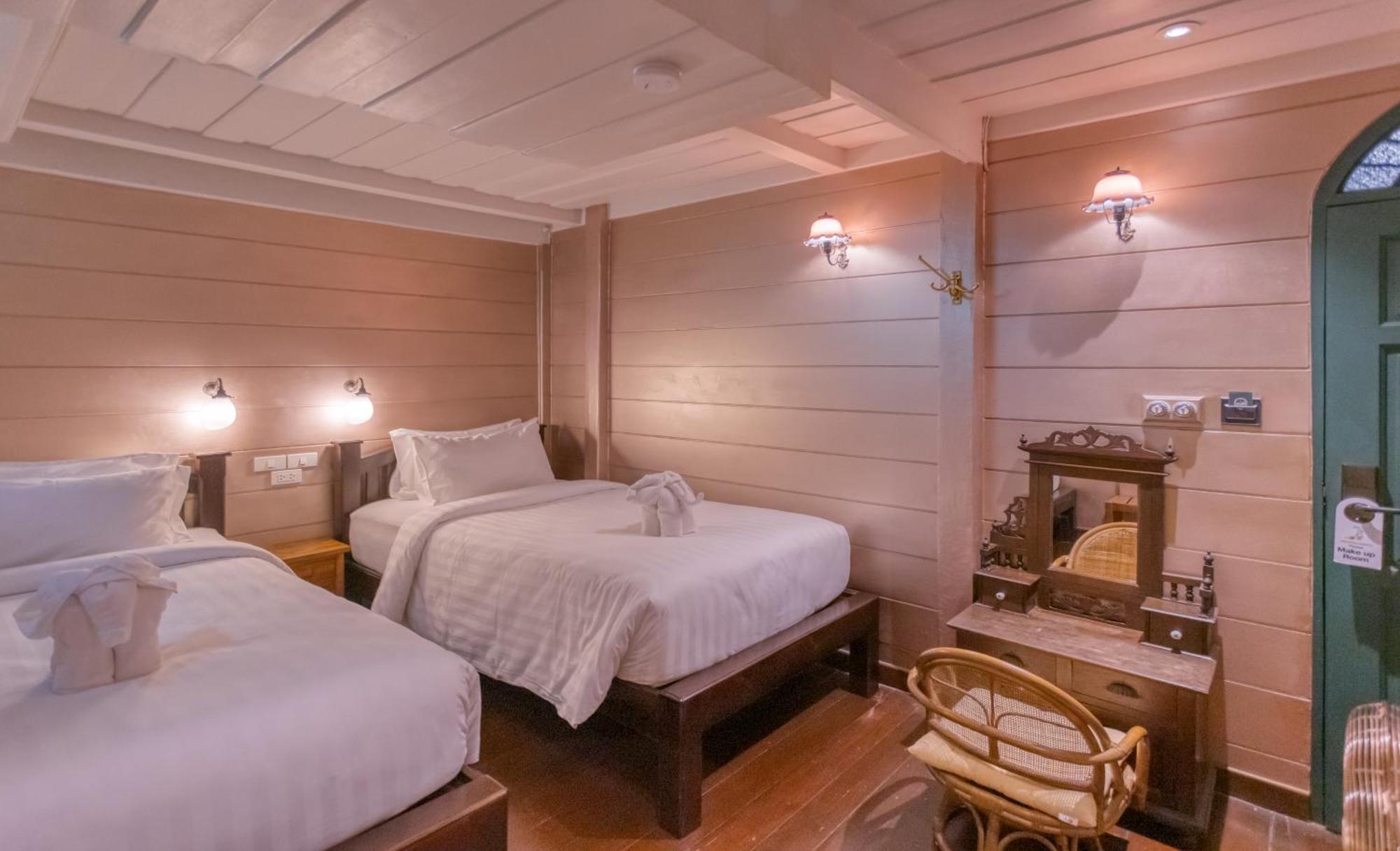 Priya Boutique House Bed & Breakfast Bangkok Exterior photo