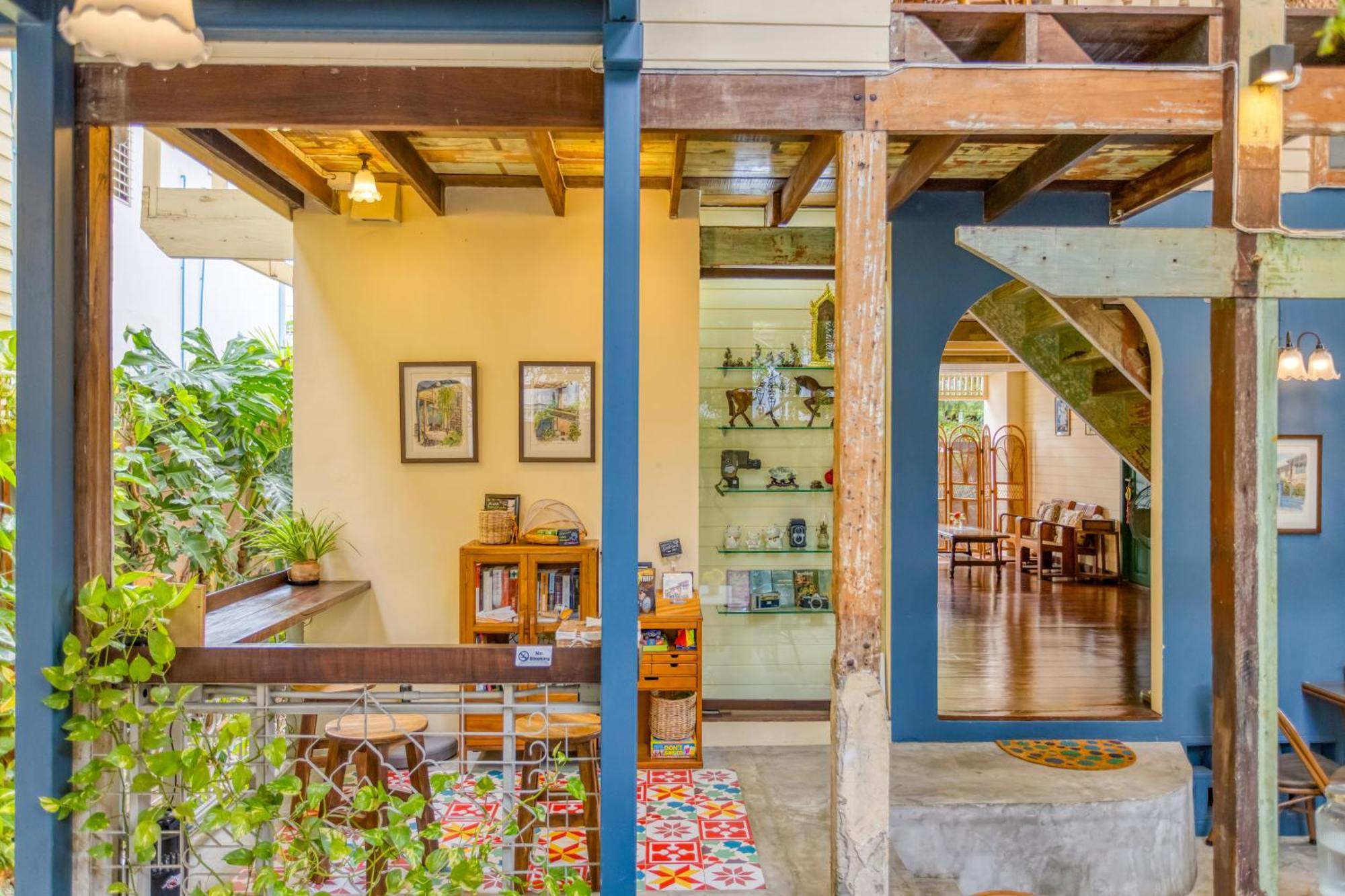 Priya Boutique House Bed & Breakfast Bangkok Exterior photo