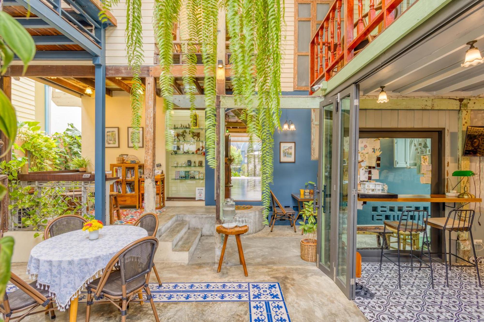 Priya Boutique House Bed & Breakfast Bangkok Exterior photo